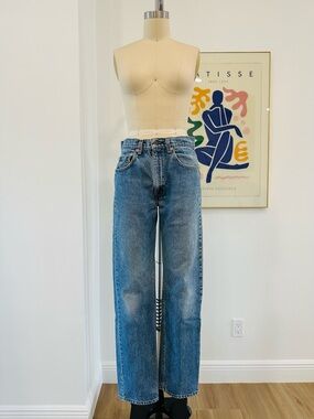 Vintage Levi's 505 Straight Leg Jeans in Medium Blue Wash
